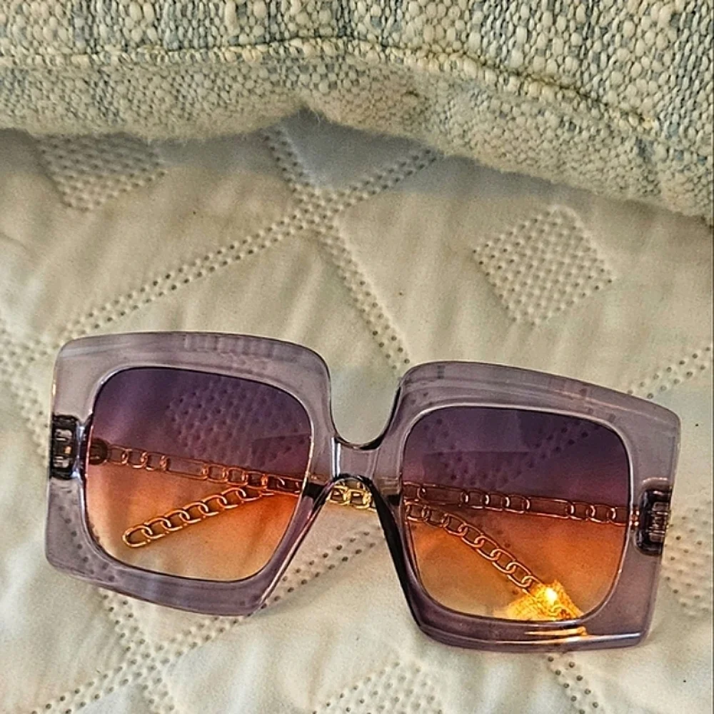 🌟NWOT Oversized Vintage Square Shaped Sunglasses- Gradient Gray To Pink 🌟